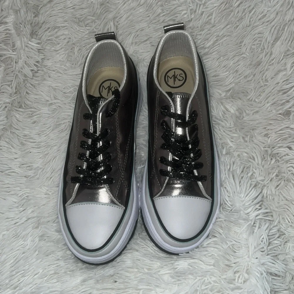 MKS‎ brand new. Size 6